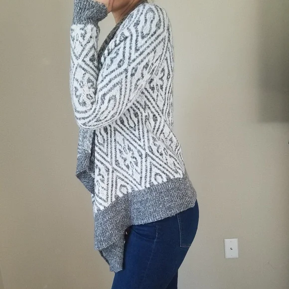Grey & White Oversized Cozy Blanket Wrap Cardigan - Picture 5 of 8